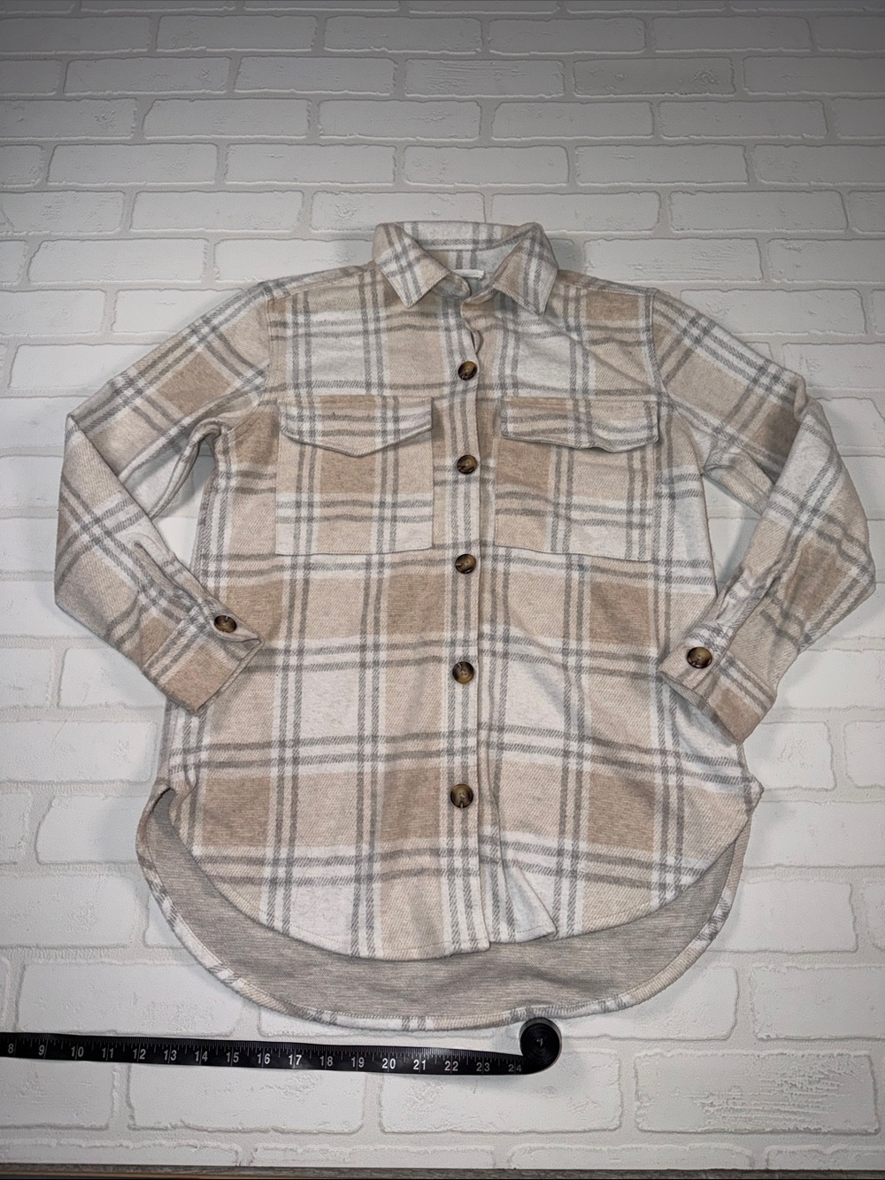 Women’s Beige Plaid Button-Up Shirt Jacket